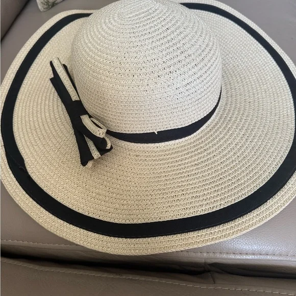 Kendall & Kylie Elegant Cream and Black Women's Sun Hat Mint condition. - Picture 1 of 5